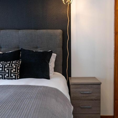 The New Lodge Pontardawe Екстериор снимка