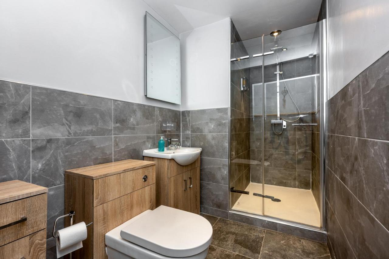 The New Lodge Pontardawe Екстериор снимка