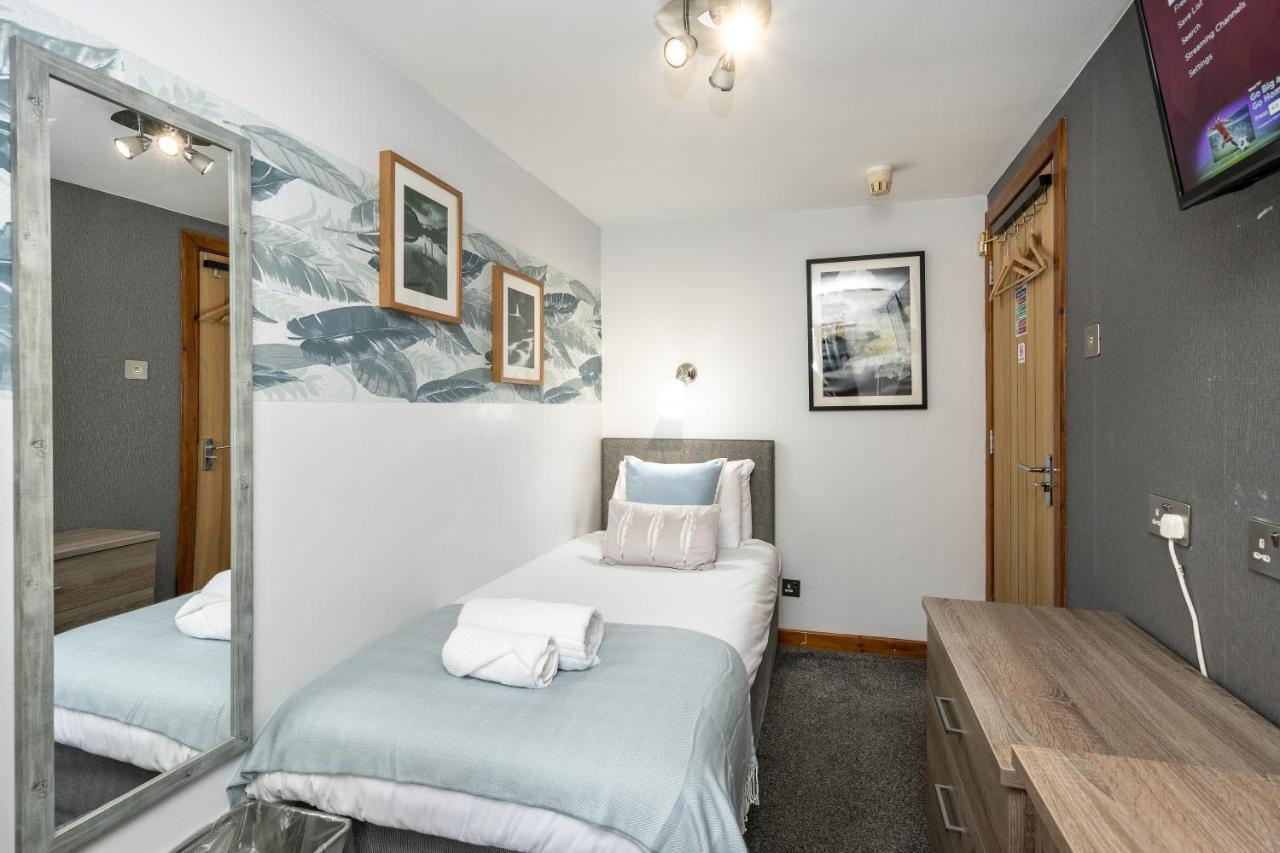 The New Lodge Pontardawe Екстериор снимка