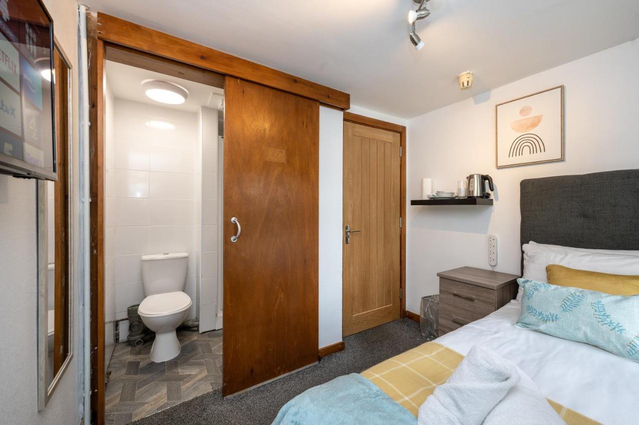 The New Lodge Pontardawe Екстериор снимка
