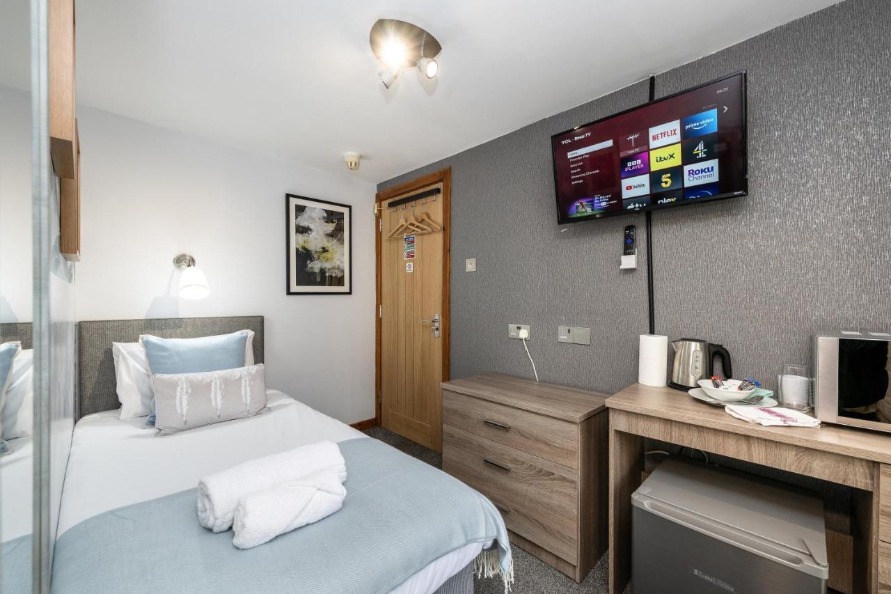 The New Lodge Pontardawe Екстериор снимка