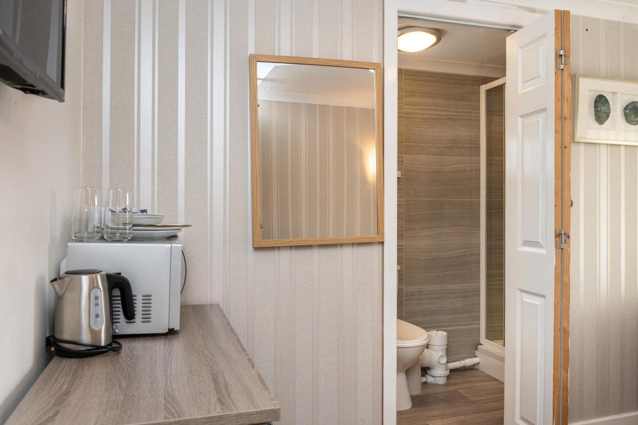 The New Lodge Pontardawe Екстериор снимка