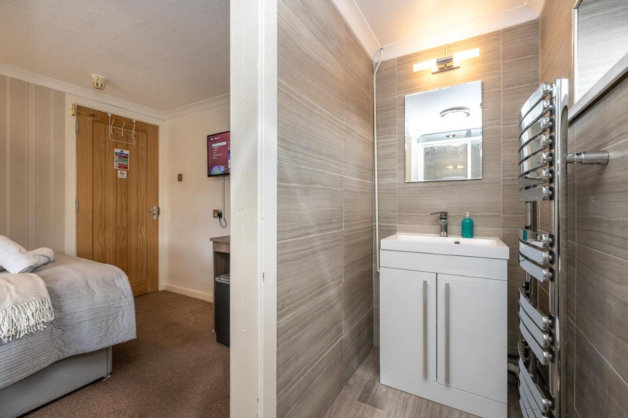 The New Lodge Pontardawe Екстериор снимка