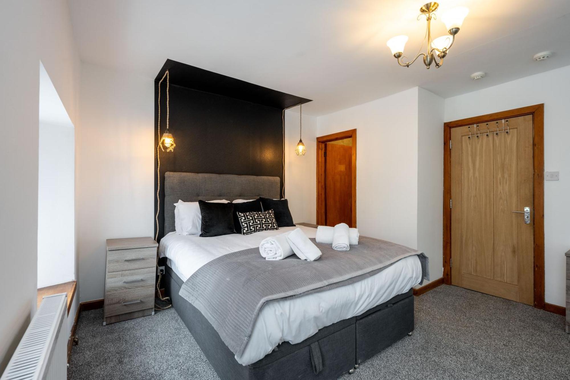 The New Lodge Pontardawe Екстериор снимка