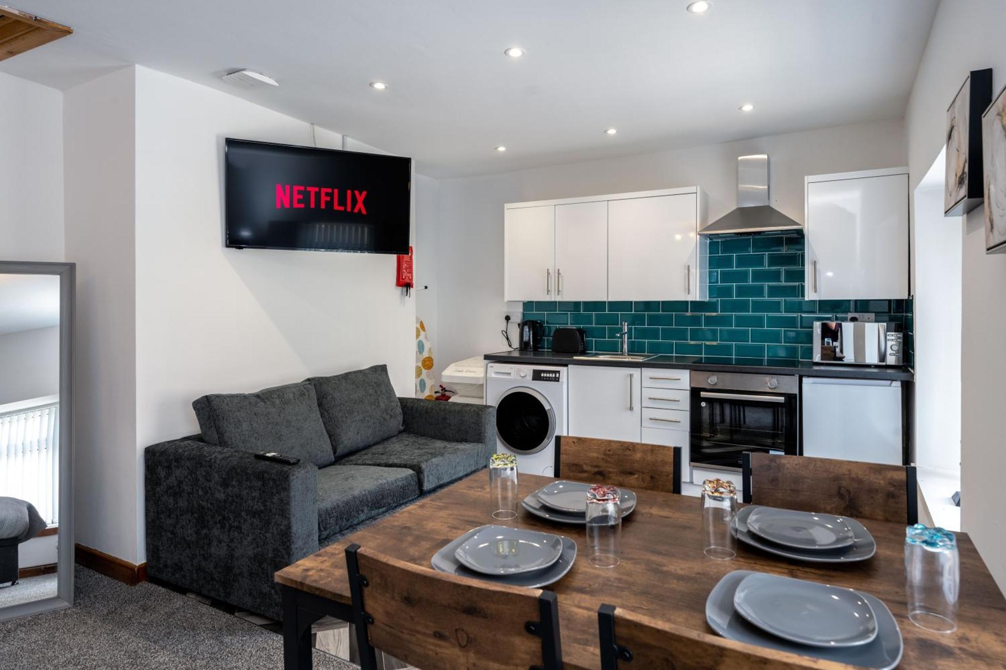 The New Lodge Pontardawe Екстериор снимка