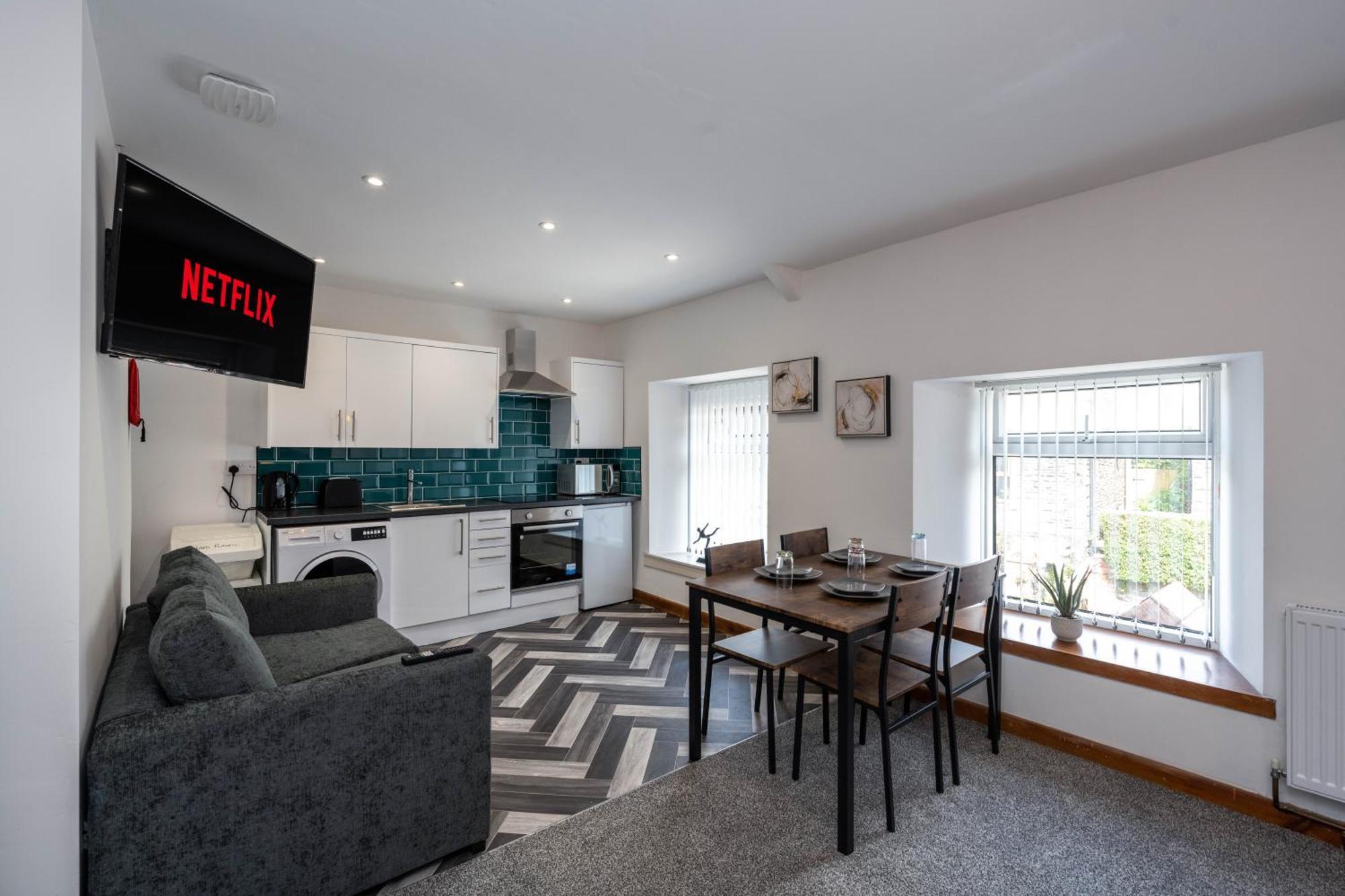 The New Lodge Pontardawe Екстериор снимка